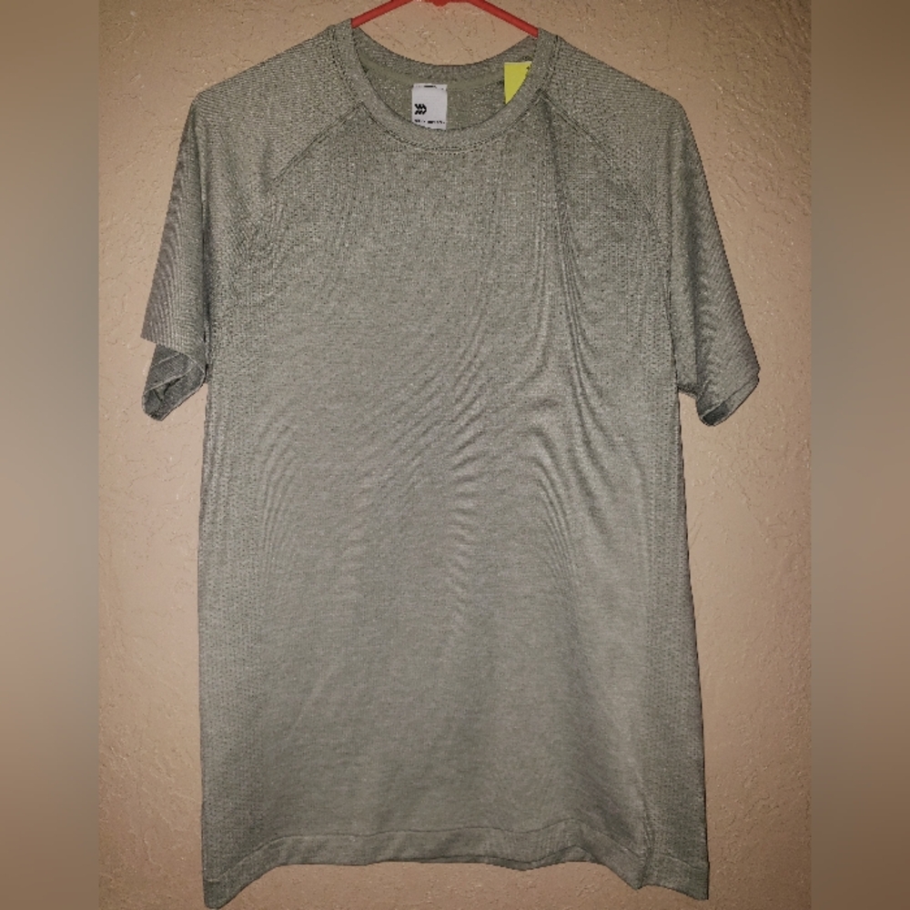 NWT All in Motion Gray Short Sleeve Top